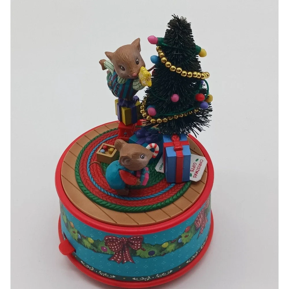 1996 Lustre Fame Deck The Halls Musical Music Box Enesco Mouse Mice Decorating